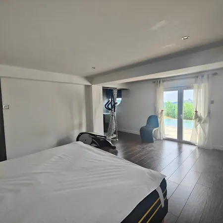 Moderne Avec Piscine Vue A Bellet Pensjonat *