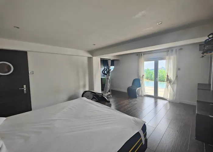 Moderne Avec Piscine Vue A Bellet Apartmán *