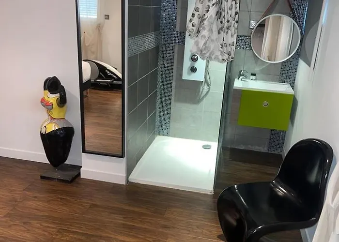 Moderne Avec Piscine Vue A Bellet Apartmán *